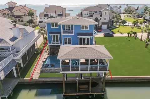 936 Long Reach Dr, Tiki Island, TX 77554