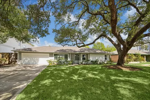 4914 Holly St, Bellaire, TX 77401