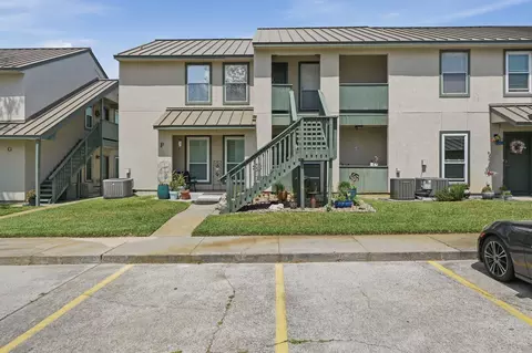 302 Saint Andrews St #202F, Rockport, TX 78382