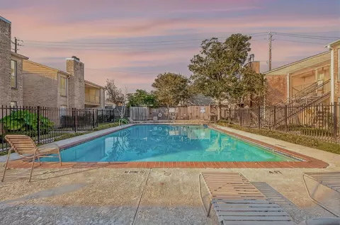 700 Thicket Ln #306, Houston, TX 77079