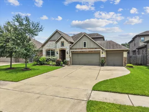 328 Woodway Dr, League City, TX 77573
