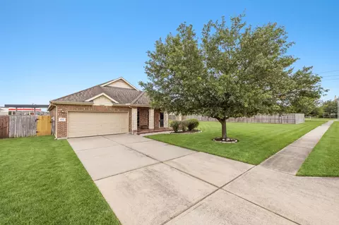 8227 Shady Grove St, Baytown, TX 77523