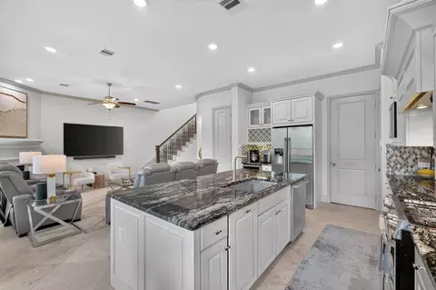Kitchen - 226 Skybranch Ct, Conroe, TX 77304 photo 4 of 5