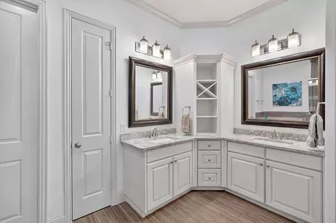 Bath - 226 Skybranch Ct, Conroe, TX 77304 photo 2 of 4