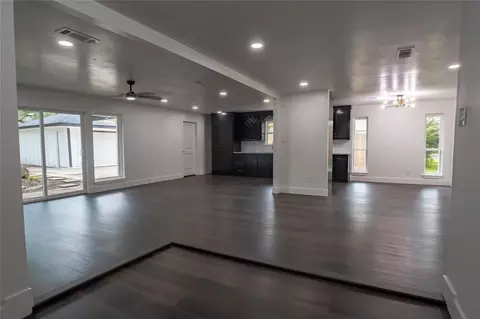 5446 Loch Lomond Dr, Houston, TX 77096