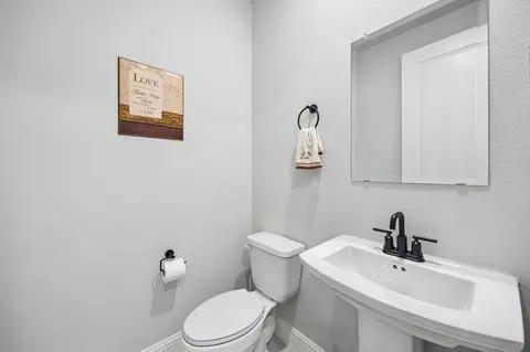 Bath - 16014 Tangled Vine Ln, Conroe, TX 77302 photo 2 of 3