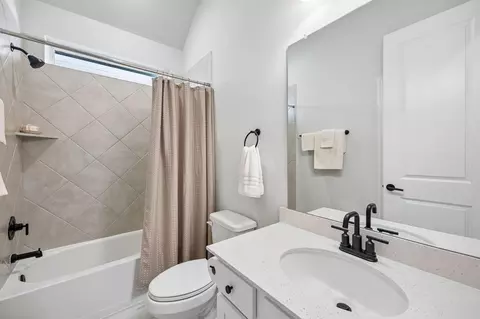 Bath - 16014 Tangled Vine Ln, Conroe, TX 77302 photo 1 of 3