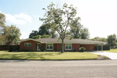 1201 Carey Dr, Sweeny, TX 77480