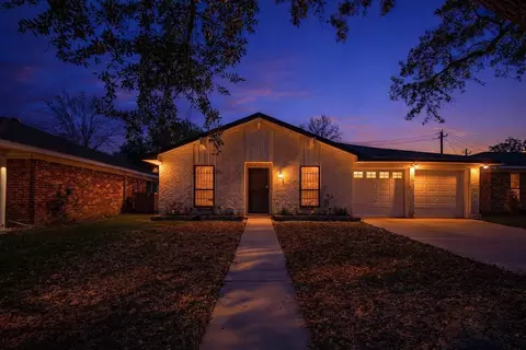 12043 Corona Ln, Houston, TX 77072