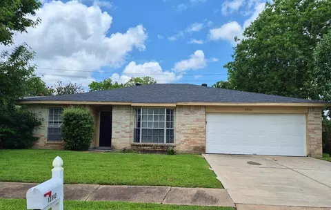 13942 Towne Way Dr, Sugar Land, TX 77498