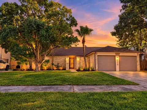 2319 Hampton Rd, League City, TX 77573