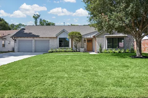10422 Timberoak Dr, Houston, TX 77043
