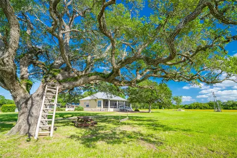 4727 County Road 19, Hallettsville, TX 77964