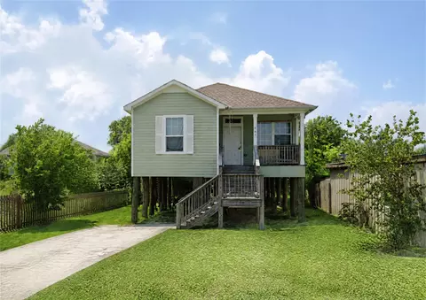 944 24th St, San Leon, TX 77539