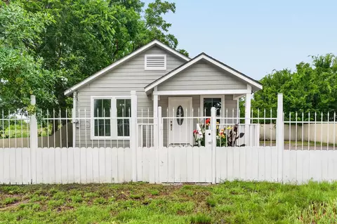 107 N 10th St, Richmond, TX 77469