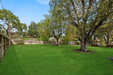5522 Chantilly Ln, Houston, TX 77092