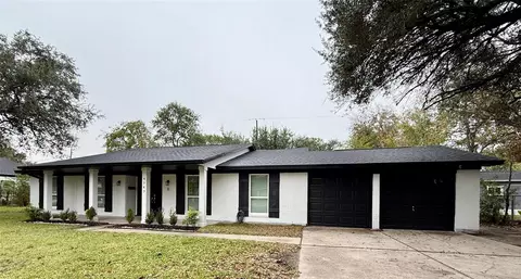 4747 Clover St, Houston, TX 77033