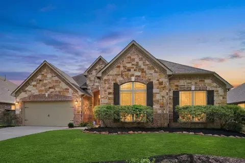131 Hunter Hollow Dr, Montgomery, TX 77316