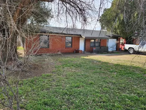 2914 E Colgate St, Lubbock, TX 79403