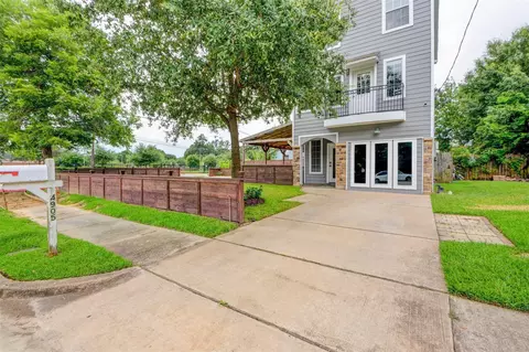 4905 Hoover St, Houston, TX 77092