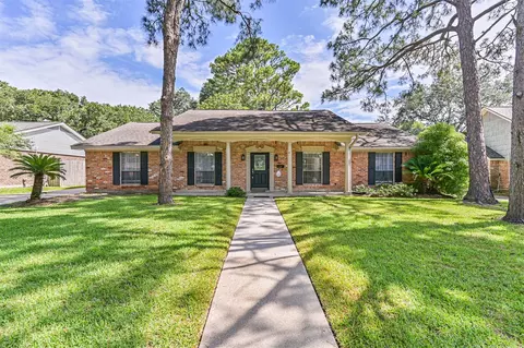 114 Wyndwood Dr, Seabrook, TX 77586