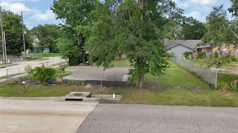1620 Odd Fellow St, Conroe, TX 77301 photo 11