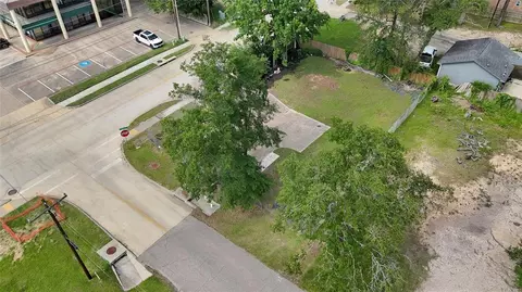 1620 Odd Fellow St, Conroe, TX 77301 photo 6