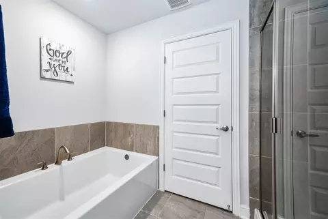 Bath - 305 Bryan Way, Angleton, TX 77515 photo 3 of 4