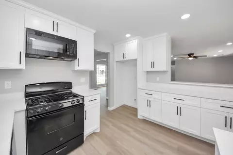 Kitchen - 2402 Rolling Glen Dr, Spring, TX 77373 photo 4 of 5