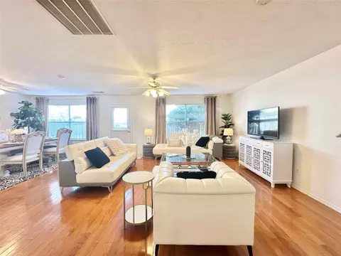 8223 Golf Green Cir, Houston, TX 77036