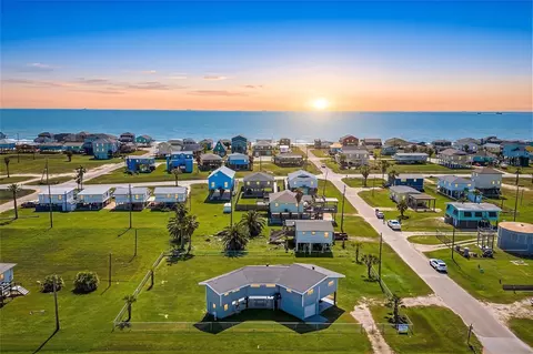 219 Fort Velasco Dr, Freeport, TX 77541