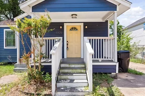 1305 Idylwild St, Houston, TX 77009