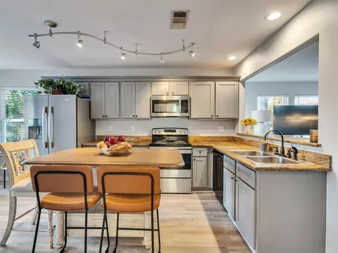 7121 Avenue P 12, Galveston, TX 77551