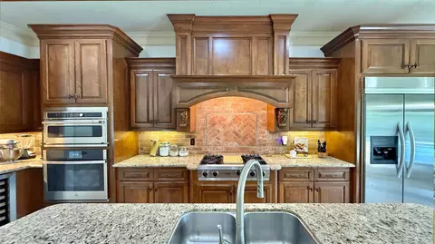 Kitchen - 25207 Hideaway Run Dr, Spring, TX 77389 photo 5 of 6