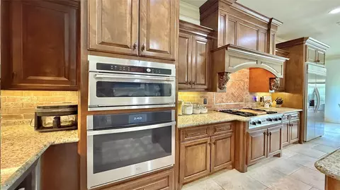 Kitchen - 25207 Hideaway Run Dr, Spring, TX 77389 photo 3 of 6
