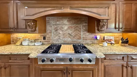 Kitchen - 25207 Hideaway Run Dr, Spring, TX 77389 photo 4 of 6