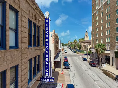 2116 Church St #3B, Galveston, TX 77550