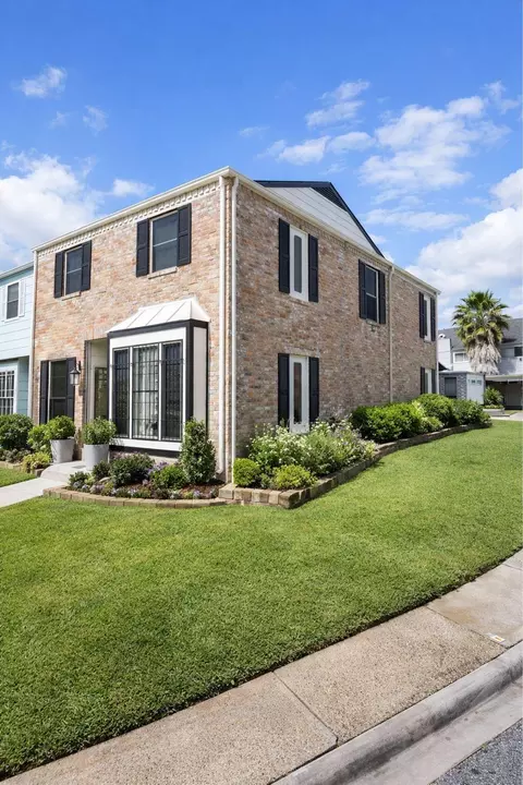 8351 Ariel St, Houston, TX 77074