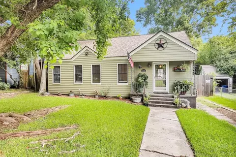 1720 18th St, Huntsville, TX 77340