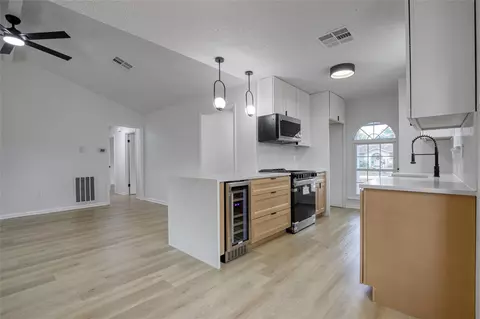 5802 Chrystell Ln, Houston, TX 77092
