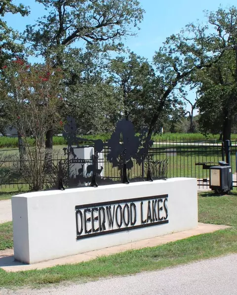 38417 Park View Dr, Hempstead, TX 77445