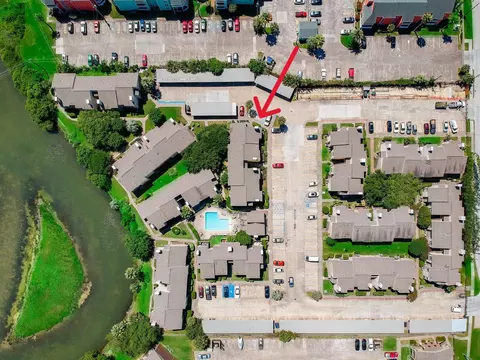3220 69th St #F4, Galveston, TX 77551