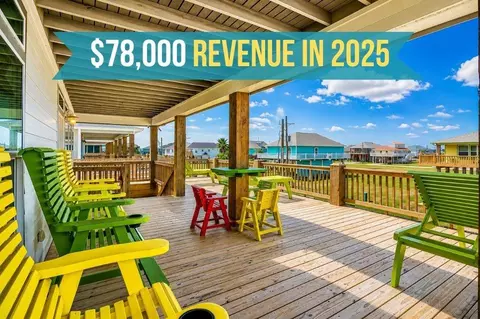 970 Pelican Ln, Crystal Beach, TX 77650