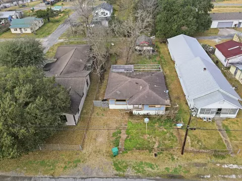 1308 14th St, Orange, TX 77630