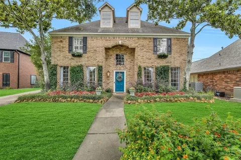 2111 Riverside Dr, League City, TX 77573