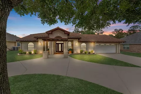 12009 Mustang Ave, Willis, TX 77378