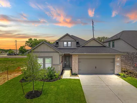 2794 English Laurel Dr, Alvin, TX 77511