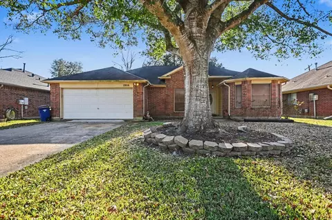 2914 Overland Trl, Dickinson, TX 77539