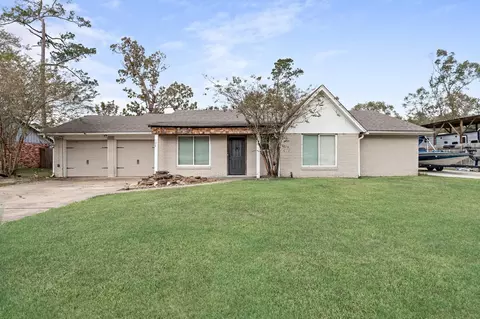 126 Wood Manor Ln, Sour Lake, TX 77659
