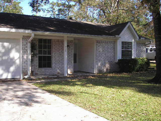 209 Lakeview Dr, Conroe, TX 77301 photo 1